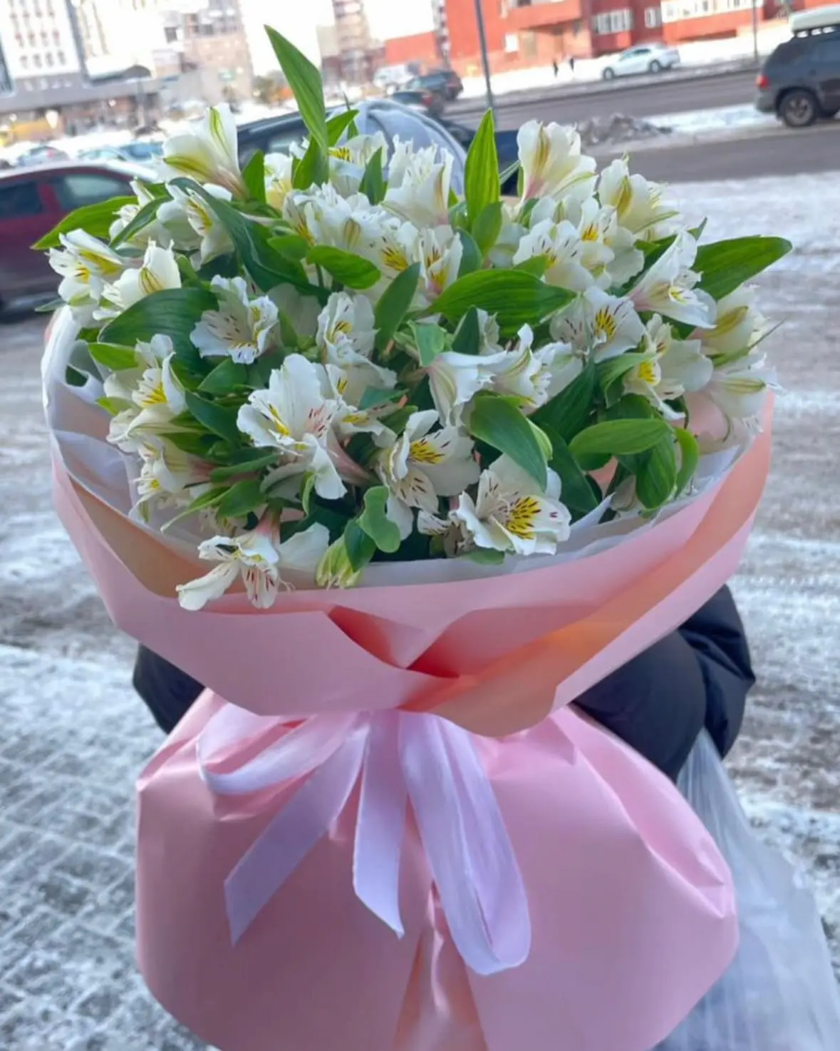 Летний букет с ромашками и розами – с доставкой по Астане, идеально для праздника